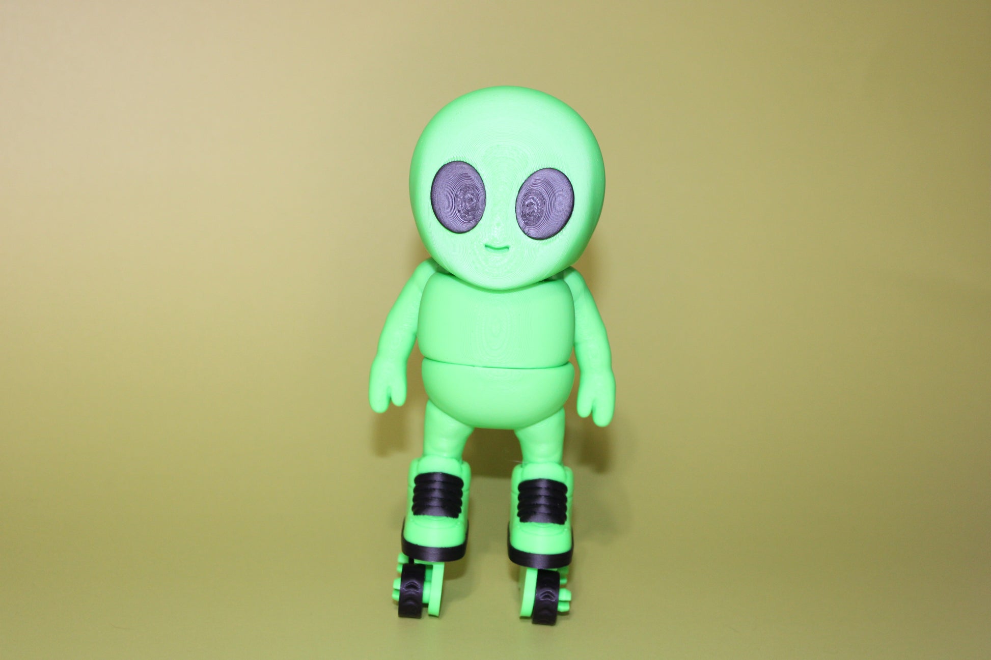Roller-Skating Alien 6.5 inches Tall -3D Printed Flexi Fidget Figurines - Wonderland 3D Printing 