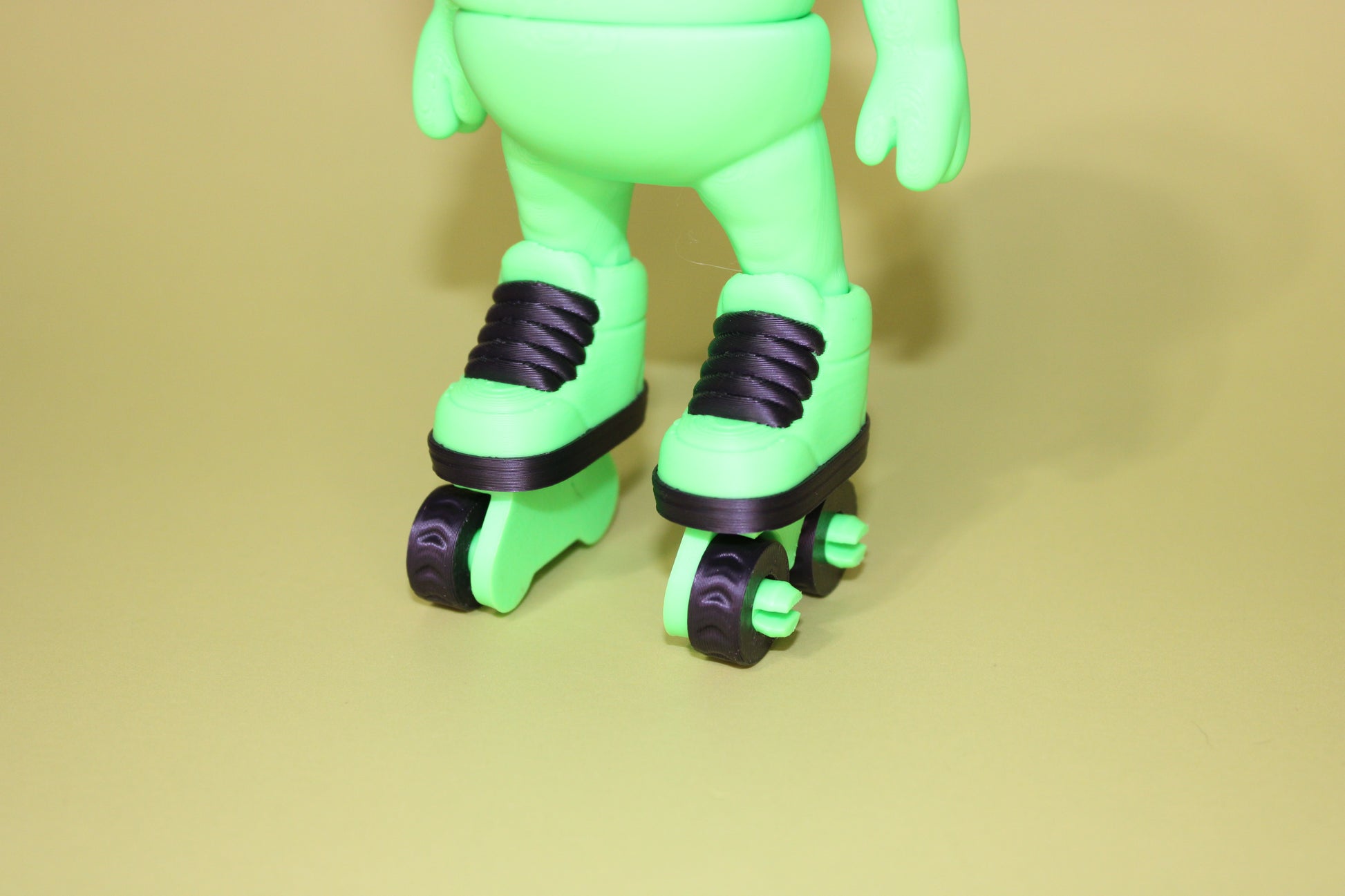 Roller-Skating Alien 6.5 inches Tall -3D Printed Flexi Fidget Figurines - Wonderland 3D Printing 