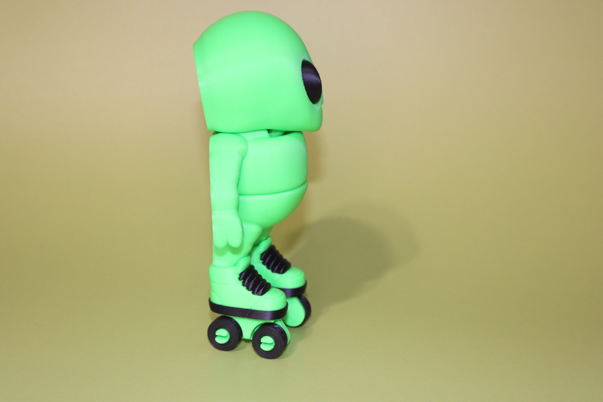 Roller-Skating Alien 6.5 inches Tall -3D Printed Flexi Fidget Figurines - Wonderland 3D Printing 