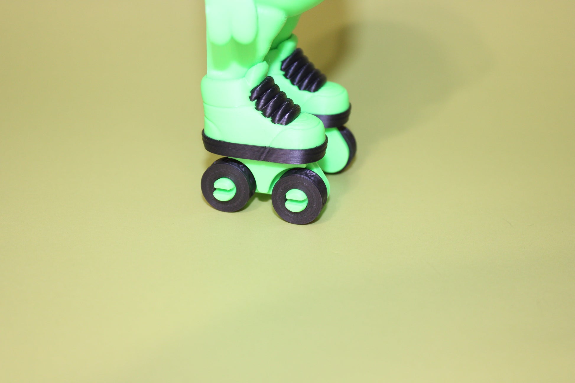 Roller-Skating Alien 6.5 inches Tall -3D Printed Flexi Fidget Figurines - Wonderland 3D Printing 