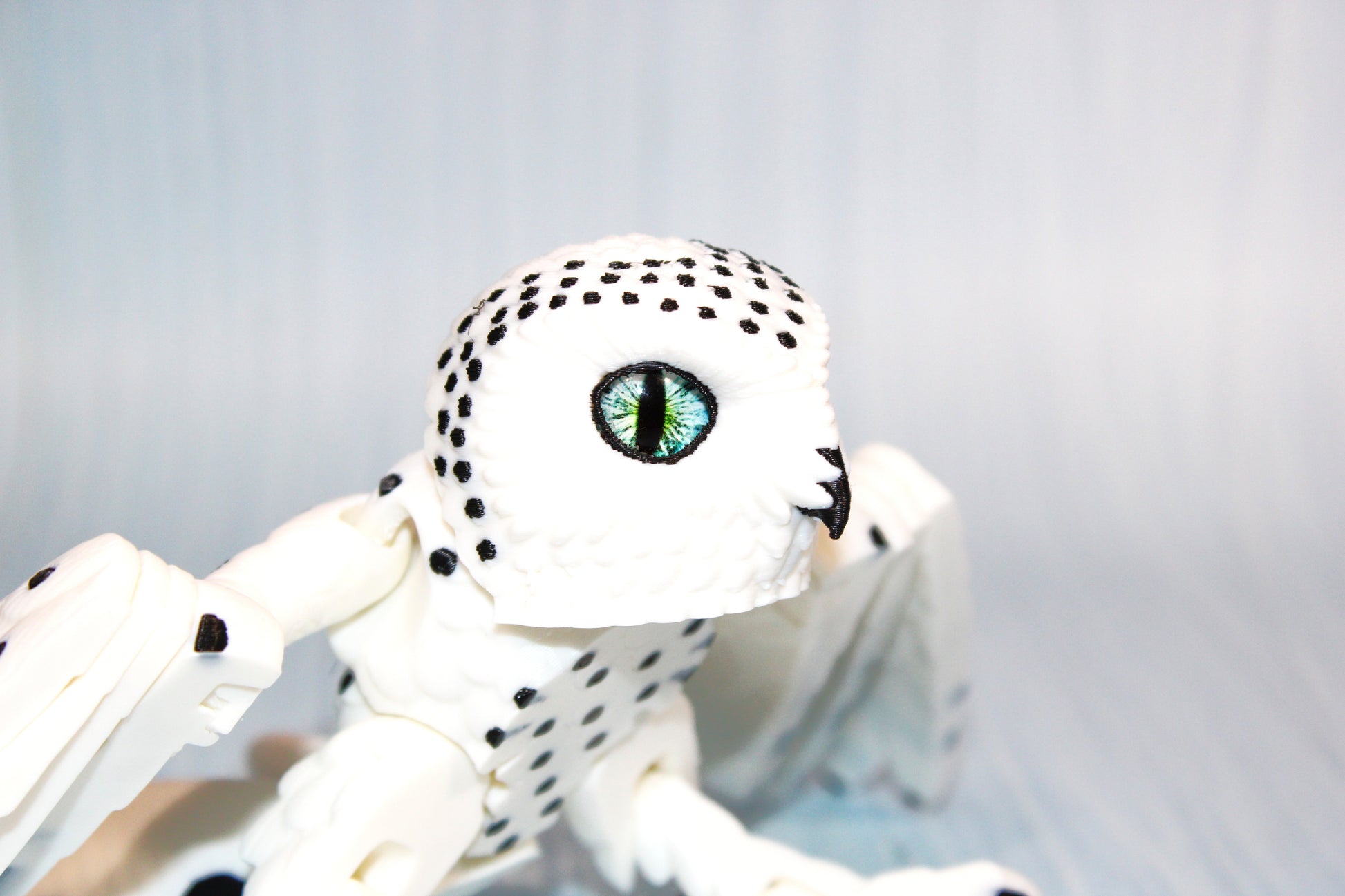 Snowy Owl with stand options-3D Printed Articulated Flexi Fidget Figurine - Wonderland 3D Printing 