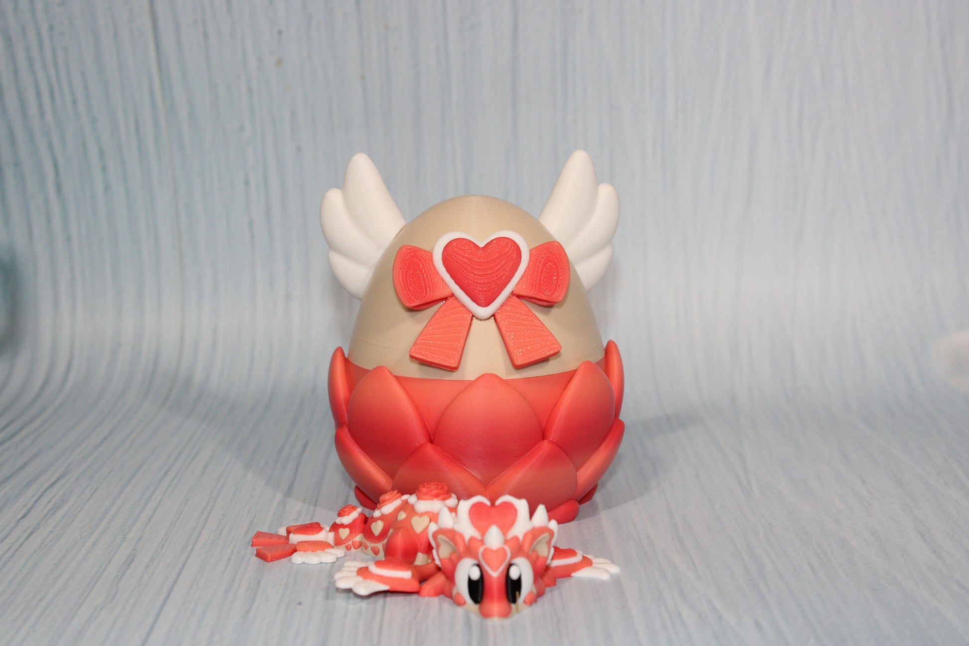 Heart Seeker Dragon with Egg: 4 inches Long 3D Printed Articulated Flexi Fidget - Wonderland 3D Printing 