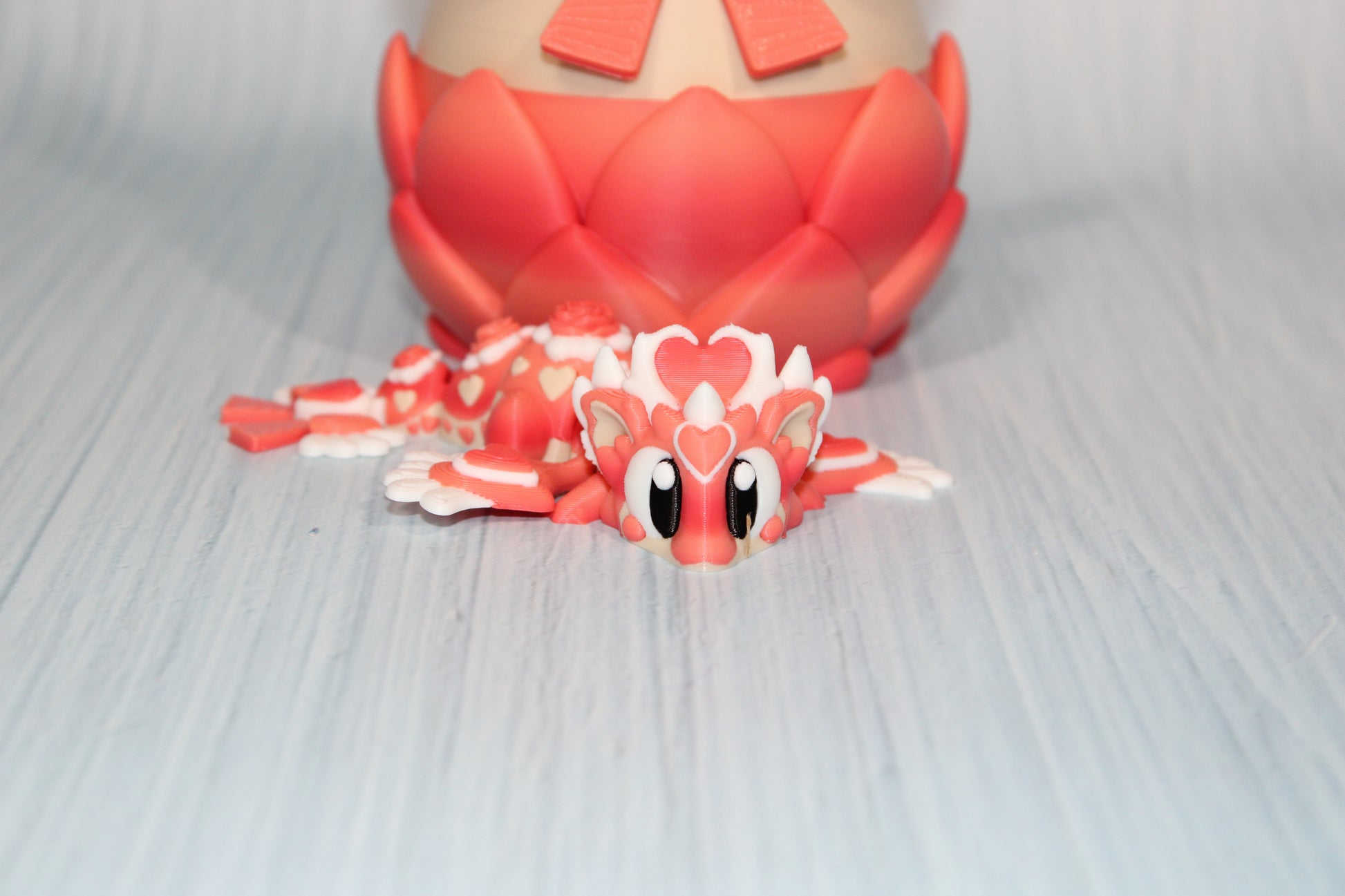 Heart Seeker Dragon with Egg: 4 inches Long 3D Printed Articulated Flexi Fidget - Wonderland 3D Printing 