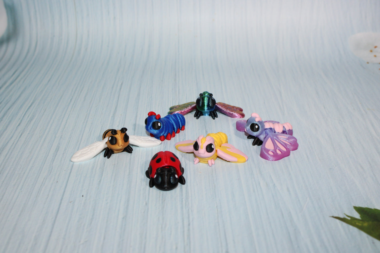 Tiny Bug Hatchlings 3D Printed Articulated Figurine - Wonderland 3D Printing 