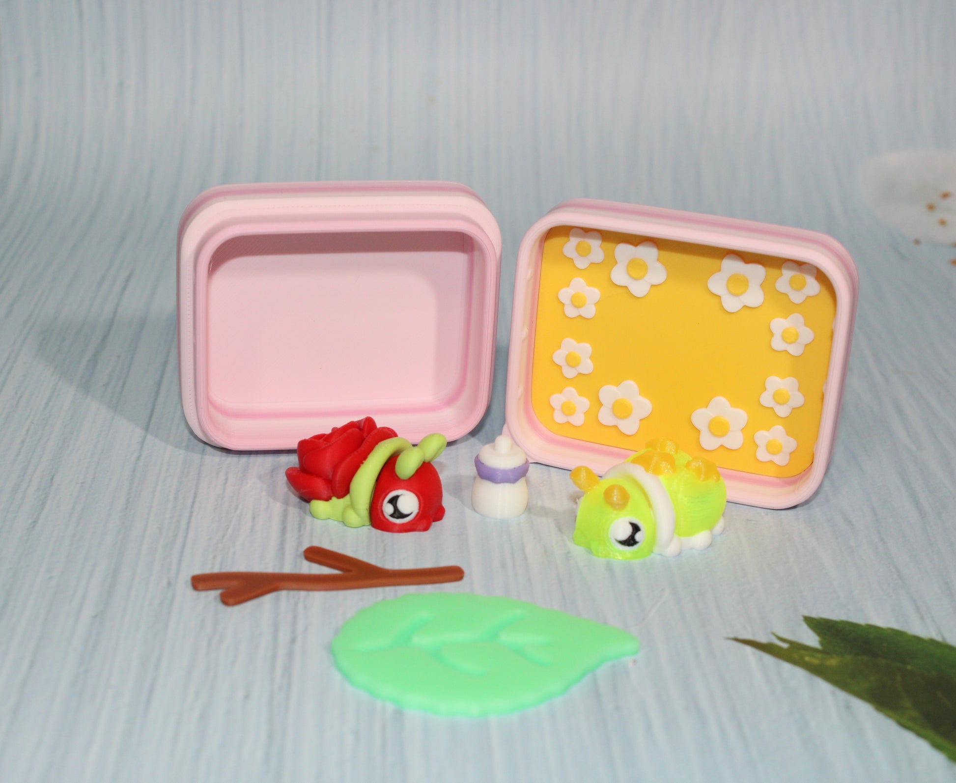 3D Printed Beetle Box 3" comes with 2 beetles - Wonderland 3D Printing 