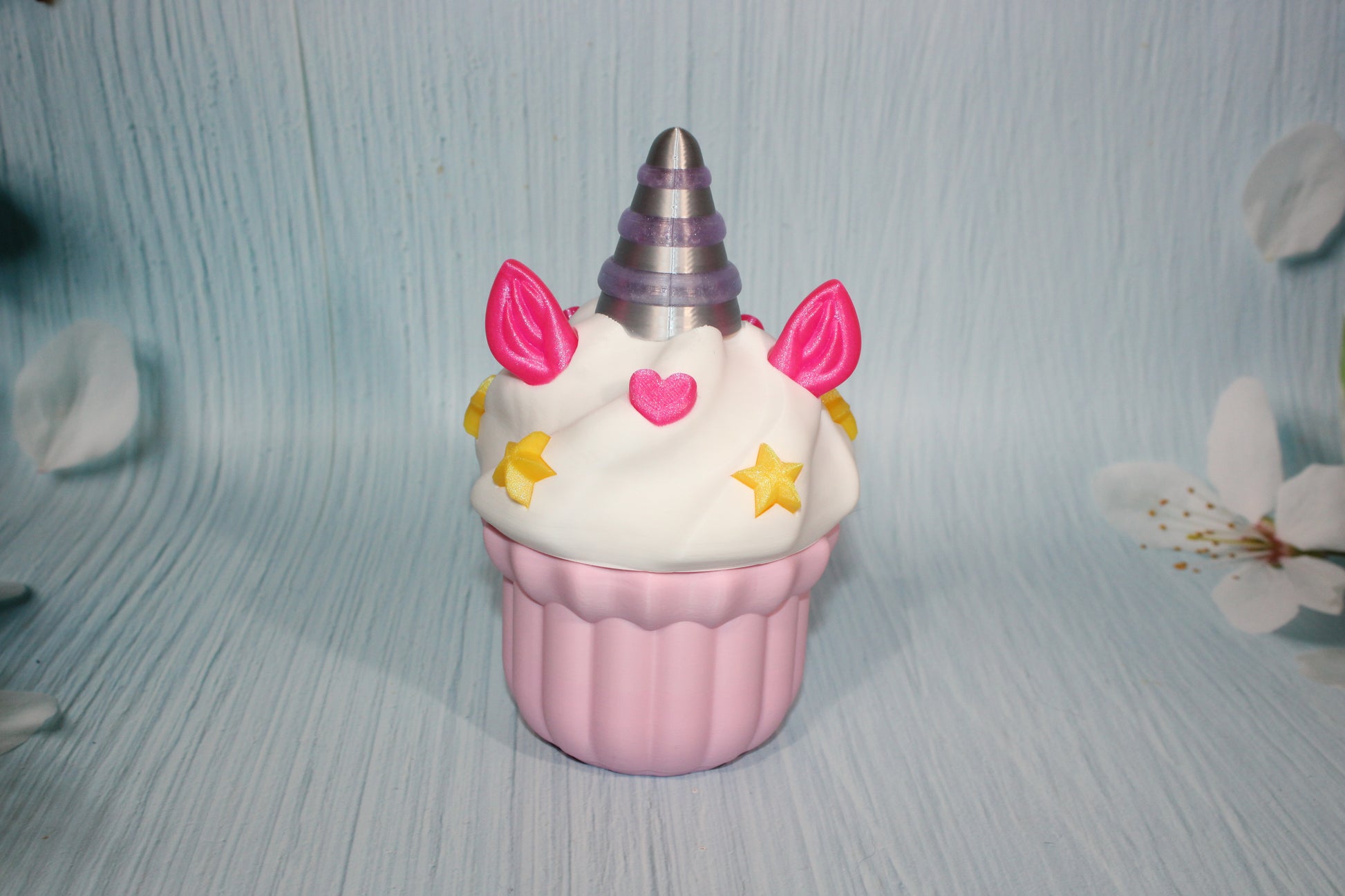 3D-printed Unicorn Cupcake container comes with 2 Unicorn clickers - Wonderland 3D Printing 