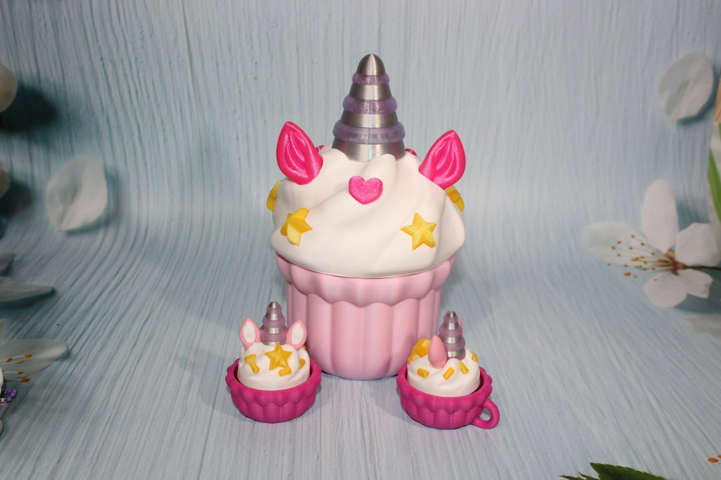 3D-printed Unicorn Cupcake container comes with 2 Unicorn clickers - Wonderland 3D Printing 