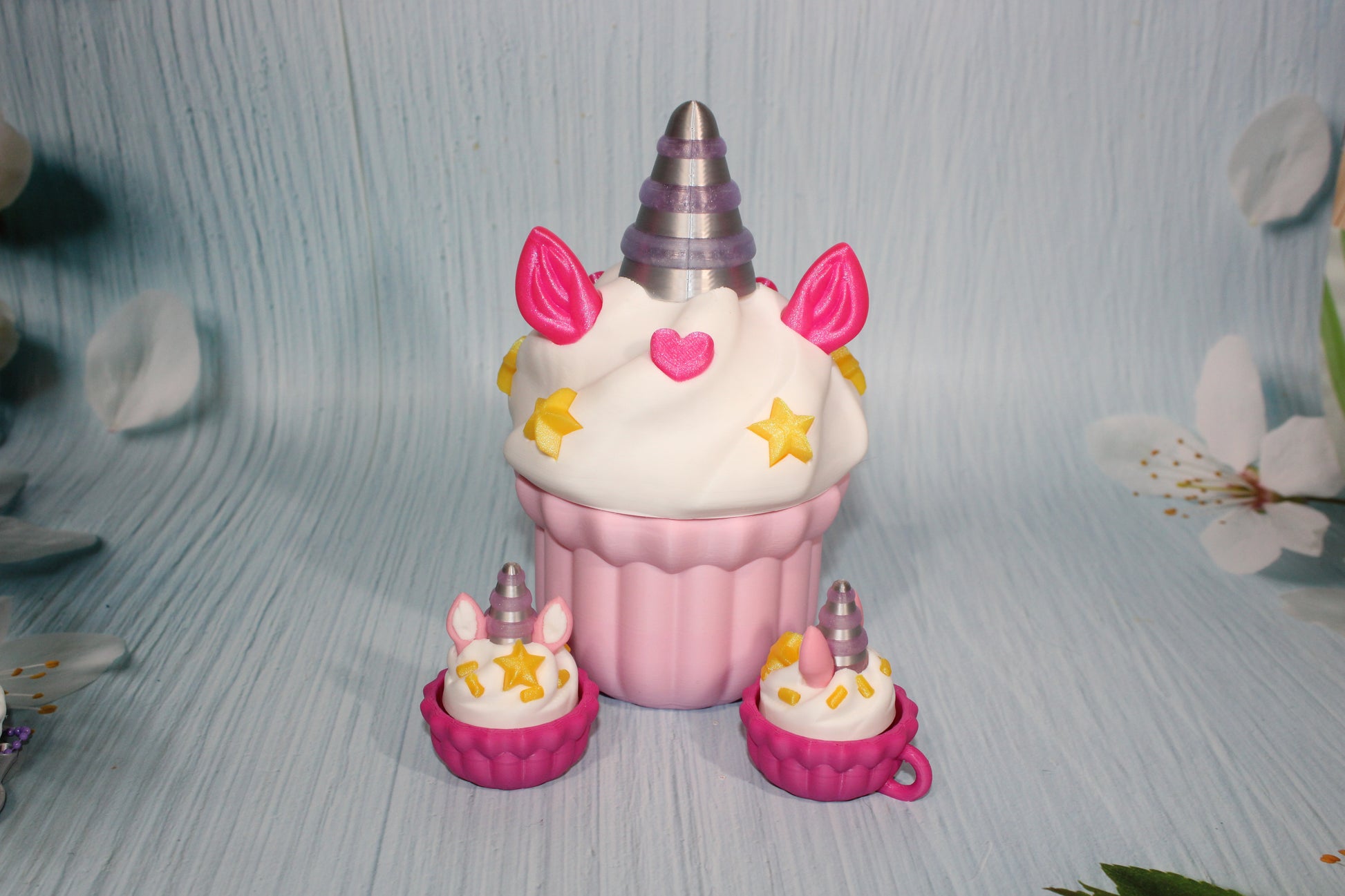 3D-printed Unicorn Cupcake container comes with 2 Unicorn clickers - Wonderland 3D Printing 