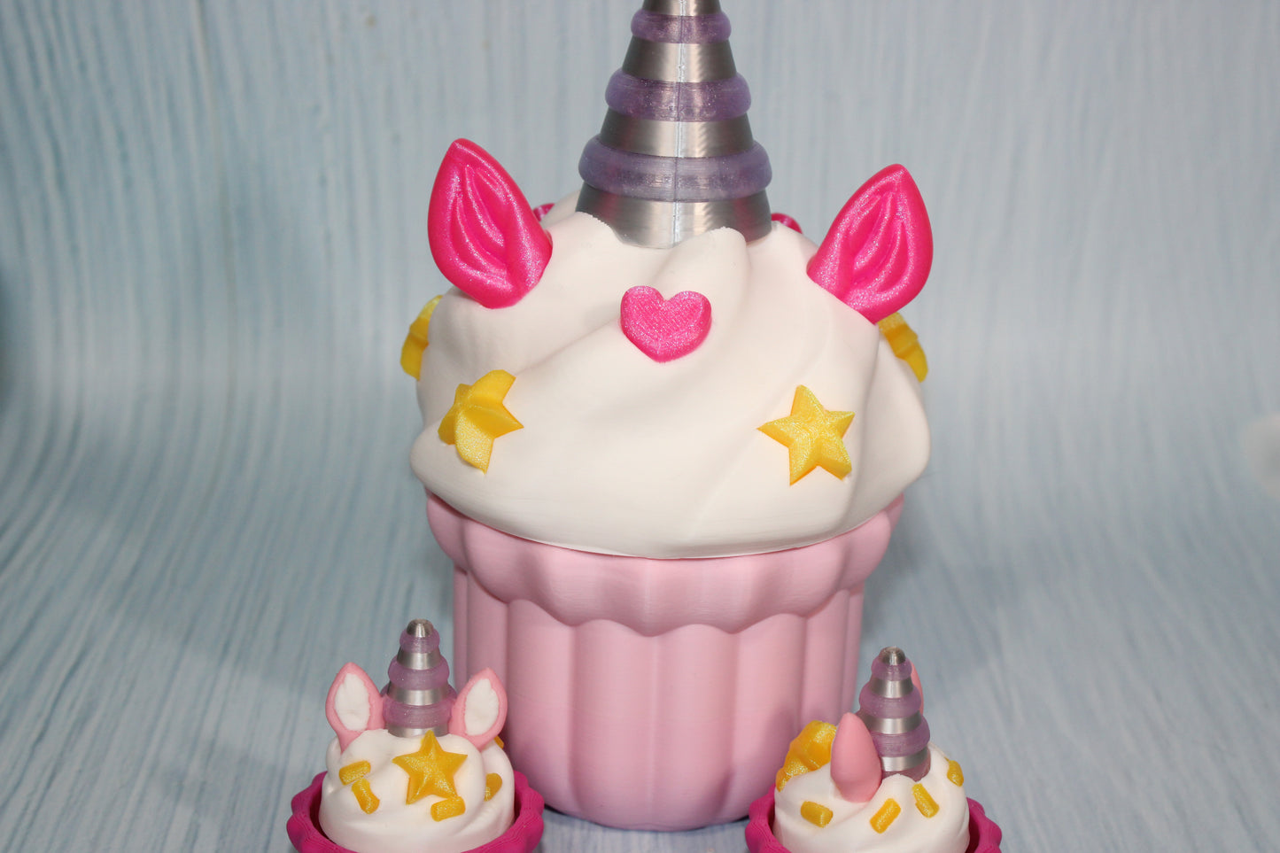 3D-printed Unicorn Cupcake container comes with 2 Unicorn clickers - Wonderland 3D Printing 