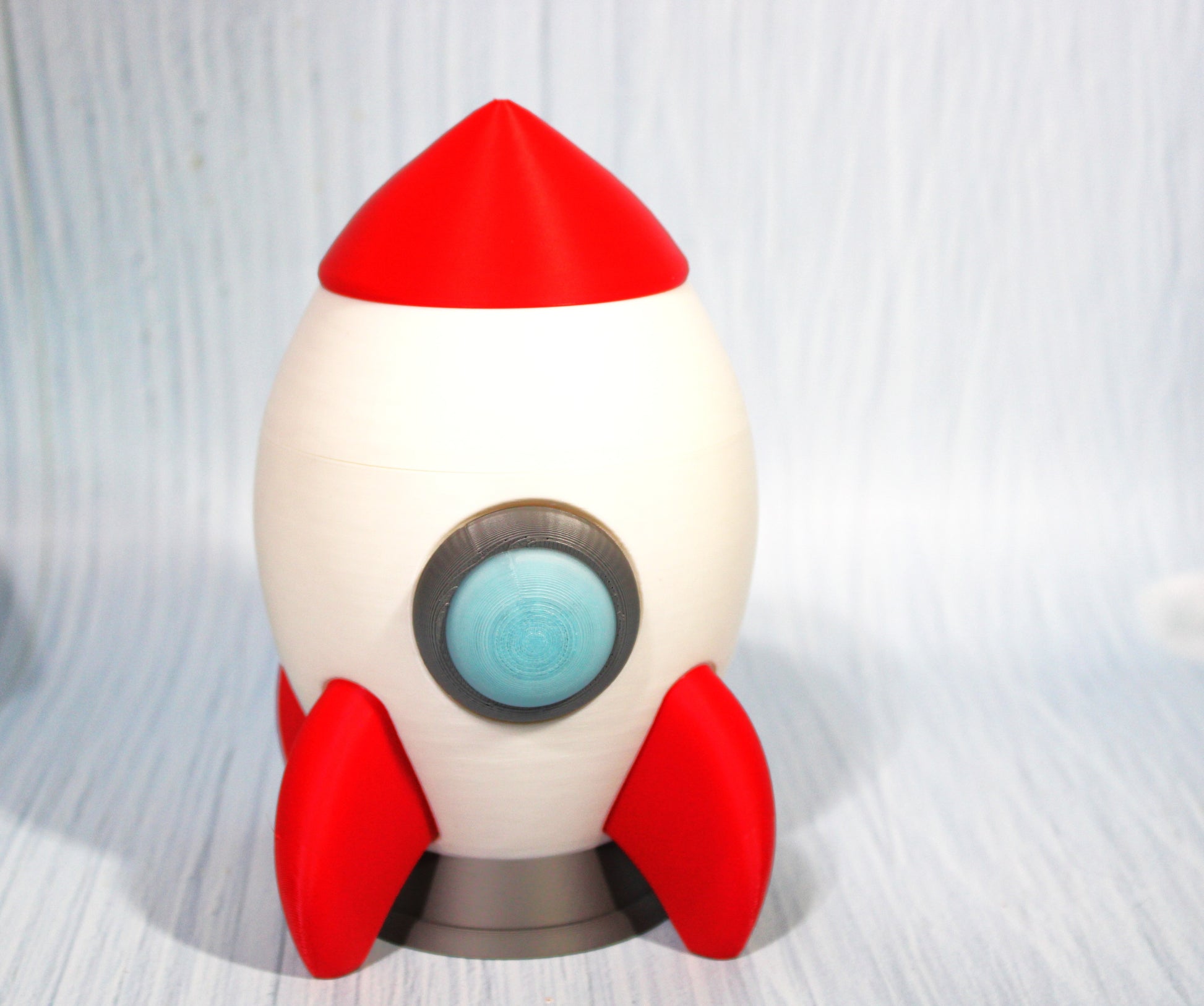 3D-printed Astronaut and Spaceship container with moon clicker - Wonderland 3D Printing 