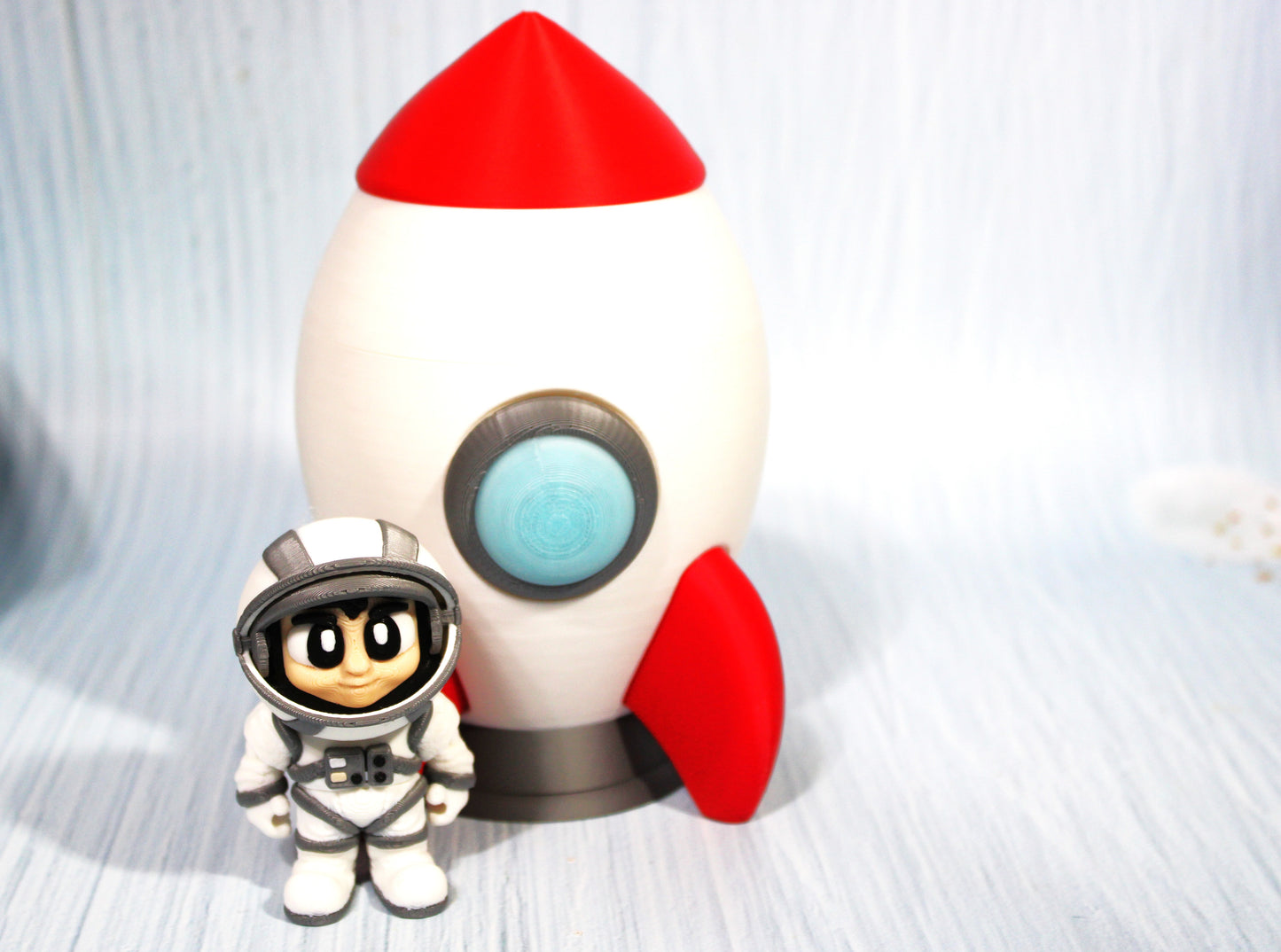 3D-printed Astronaut and Spaceship container with moon clicker - Wonderland 3D Printing 