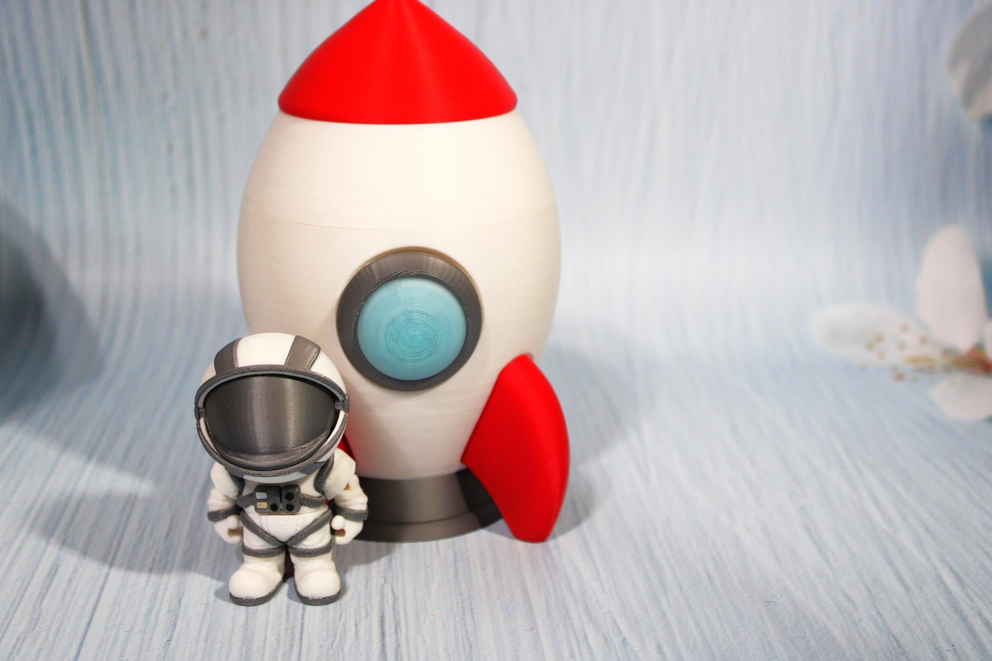 3D-printed Astronaut and Spaceship container with moon clicker - Wonderland 3D Printing 