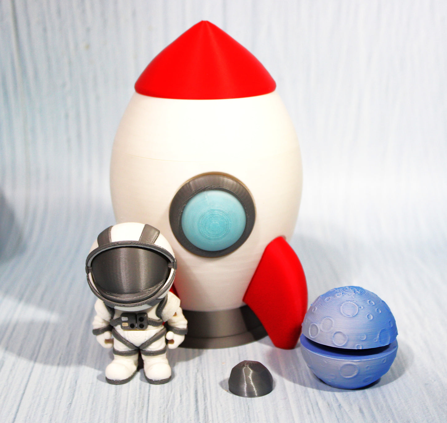 3D-printed Astronaut and Spaceship container with moon clicker - Wonderland 3D Printing 