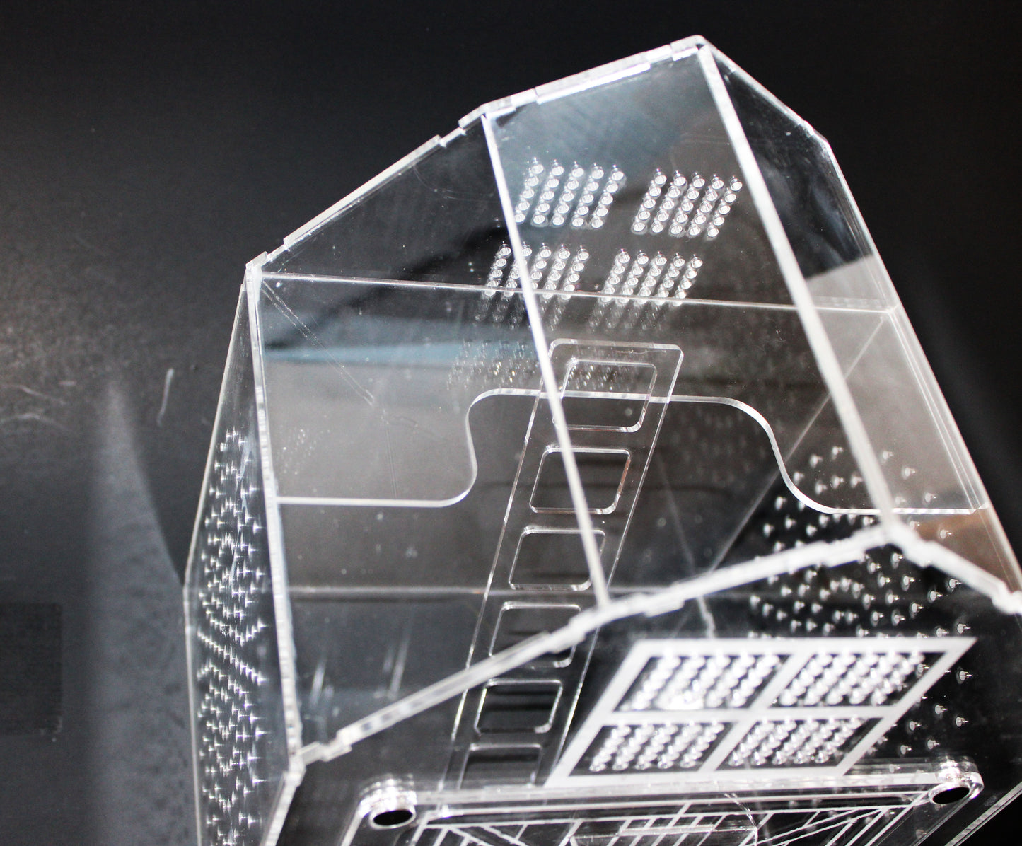 Custom Jumping Spider Enclosure Barn 10x8x6" - Wonderland 3D Printing 