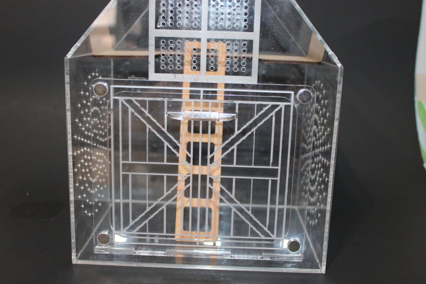 Custom Jumping Spider Enclosure Barn 10x8x6" - Wonderland 3D Printing 
