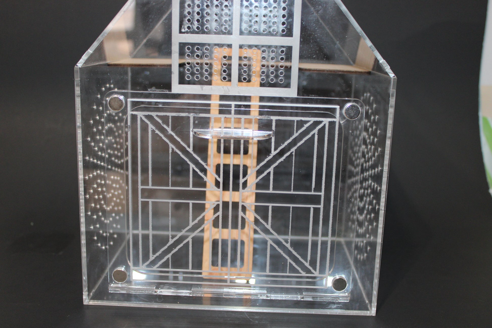 Custom Jumping Spider Enclosure Barn 10x8x6" - Wonderland 3D Printing 