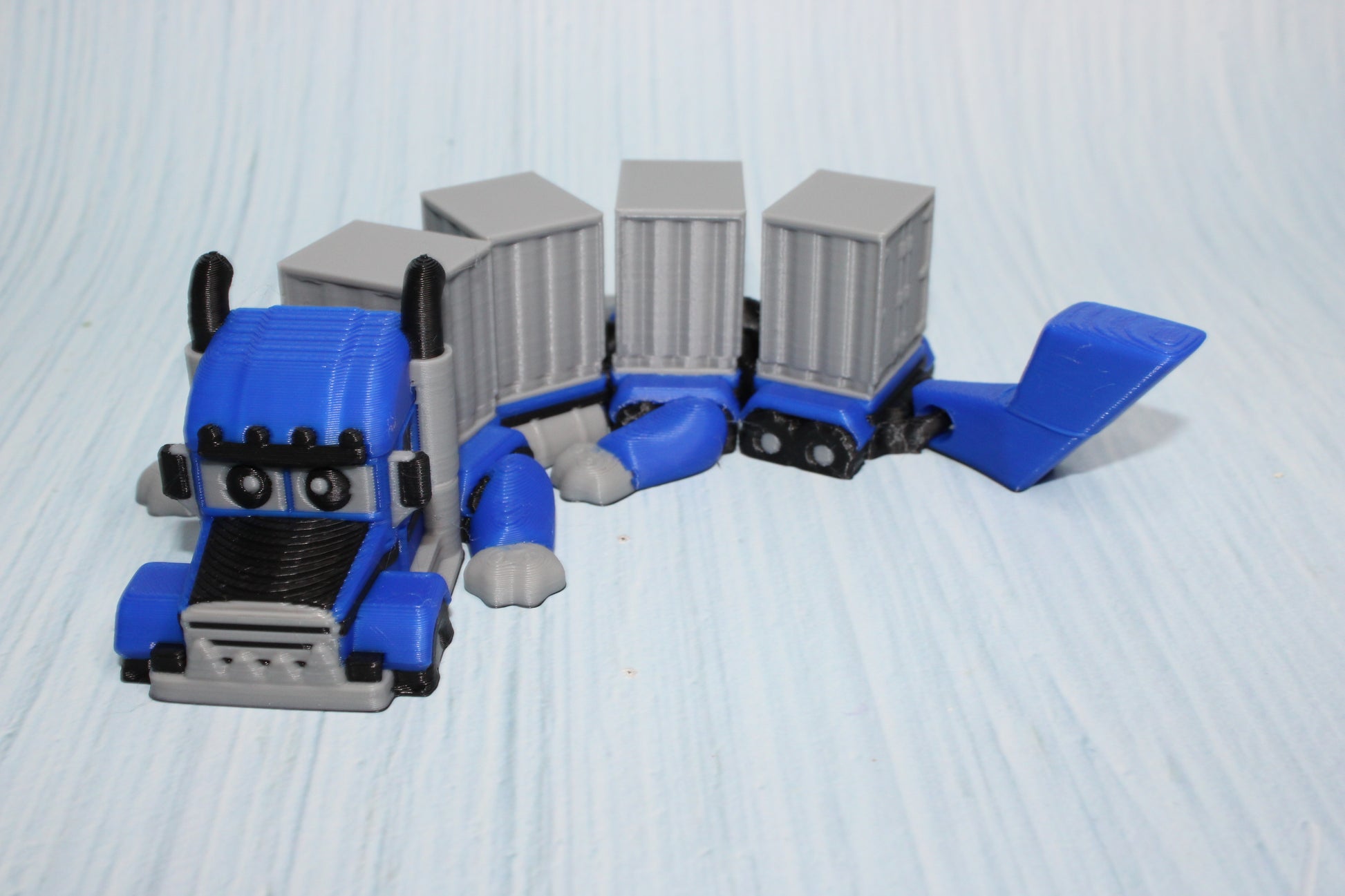 Semi Truck Dragon 7" - Wonderland 3D Printing 