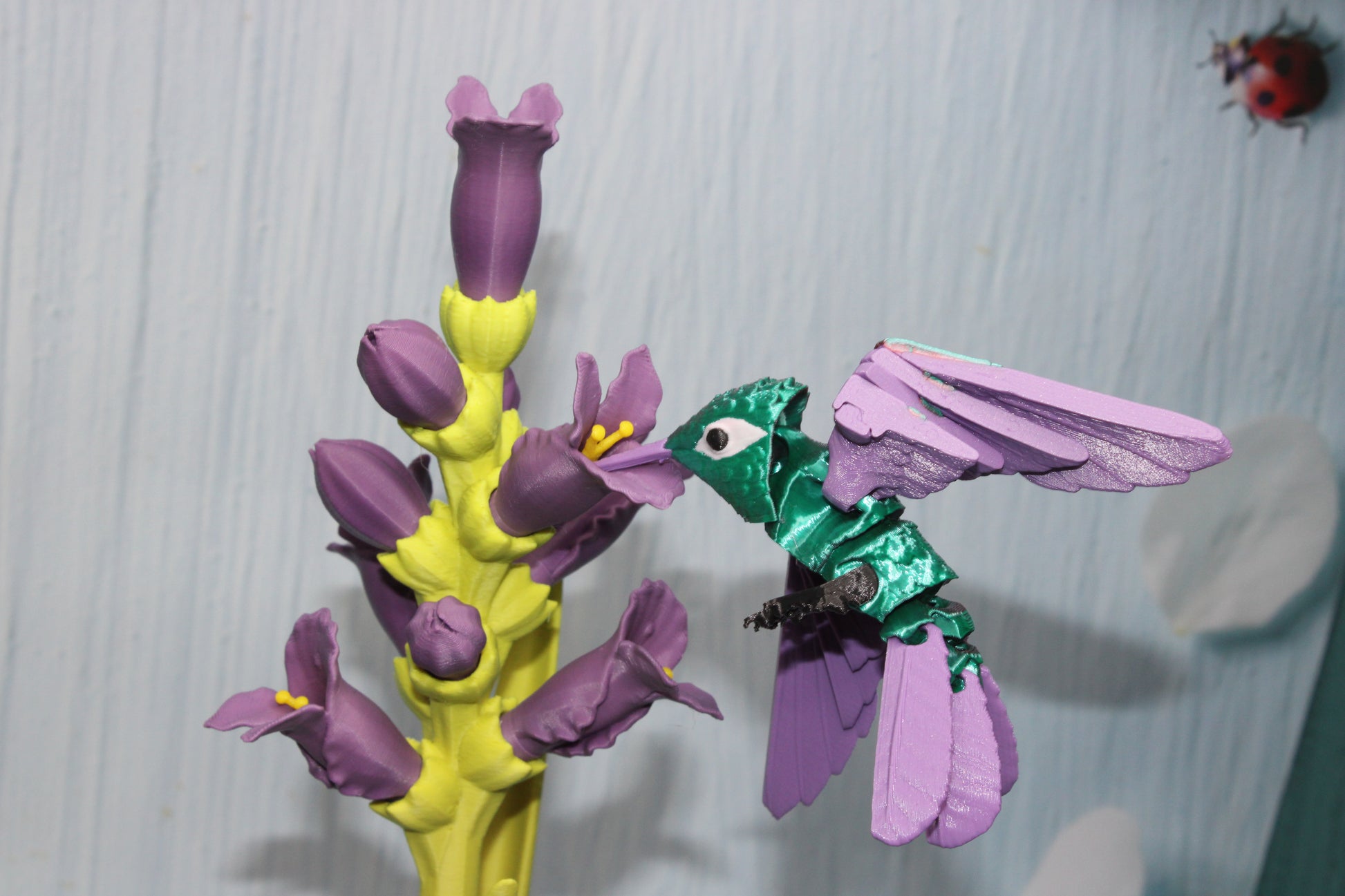 Hummingbird with Flower Display Options - Wonderland 3D Printing 