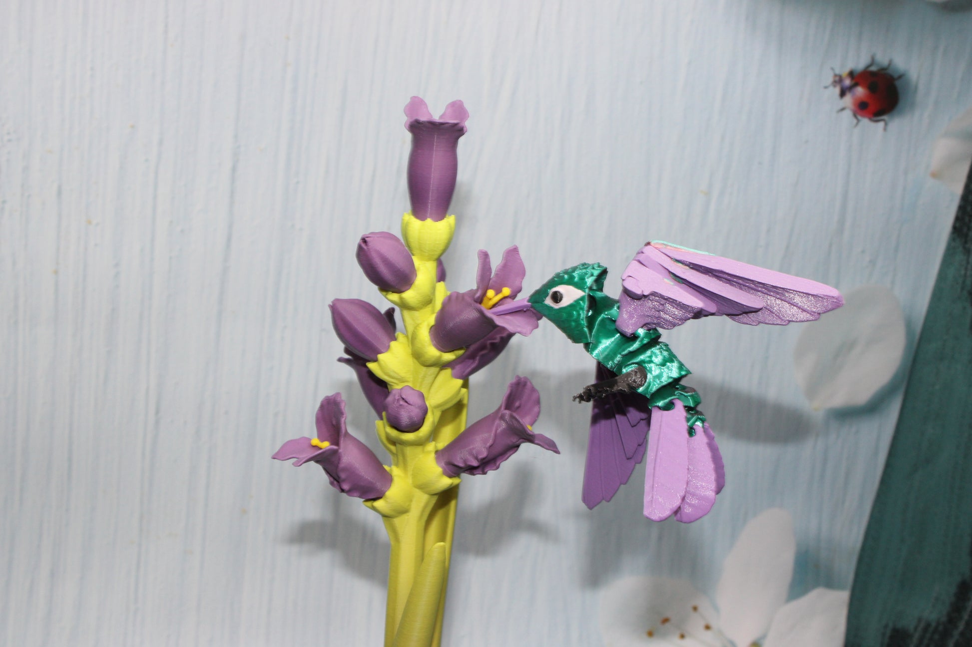 Hummingbird with Flower Display Options - Wonderland 3D Printing 