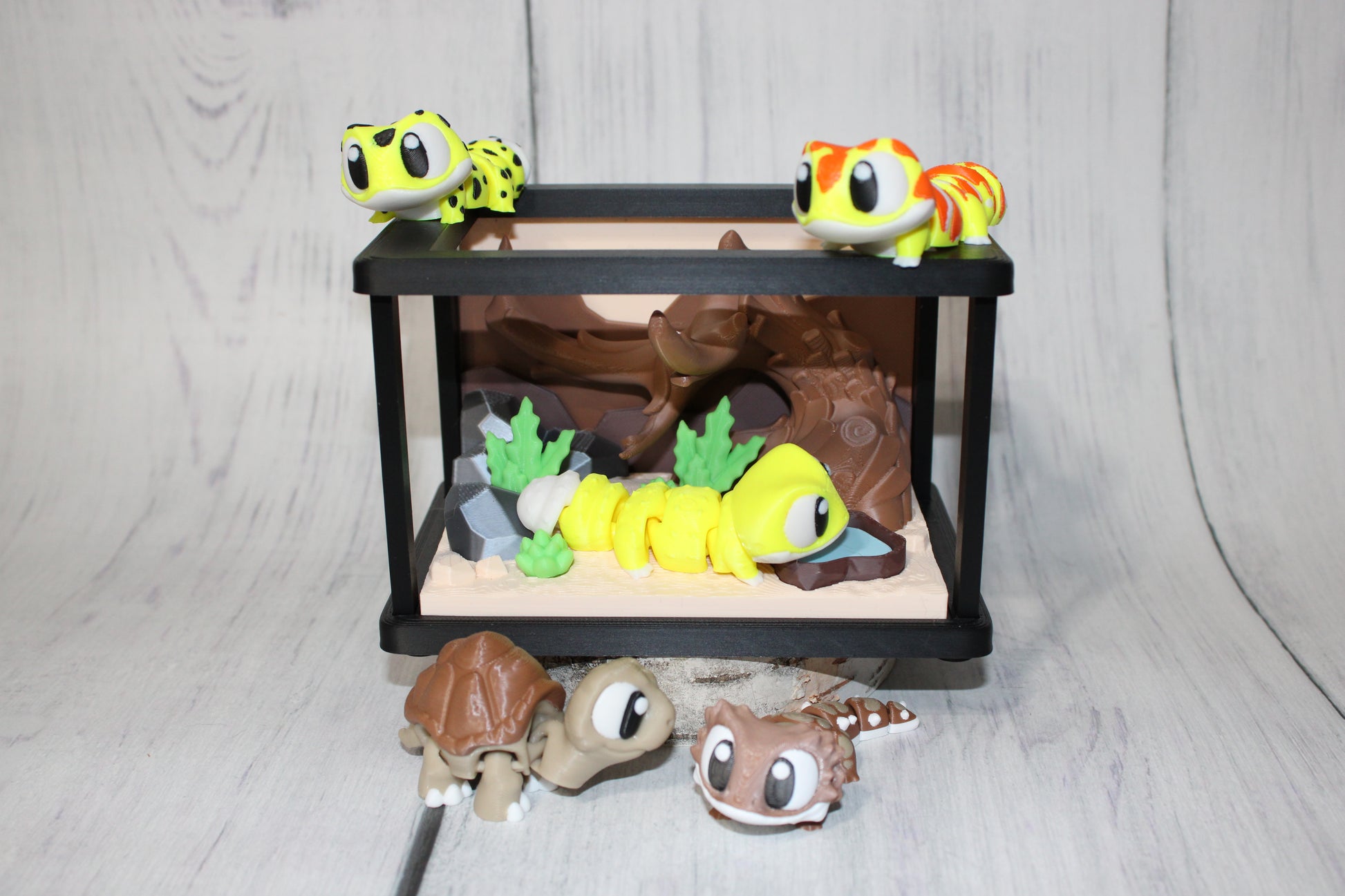Reptile Enclosure Set Includes 1 Bearded Dragon, 1 Tortoise and 3 Geckos-3D Printed Flexi Fidget Toy - Great Gift Idea. - Wonderland 3D Printing 