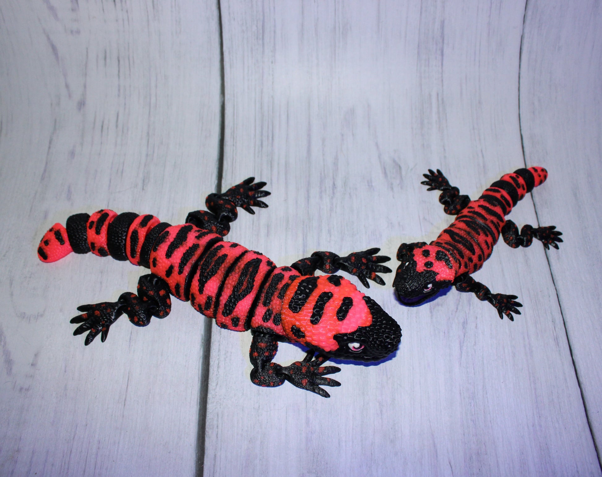 Gila Monster 3D Printed Articulated Flexi Fidget Figurine- Glows in UV Light - Wonderland 3D Printing 
