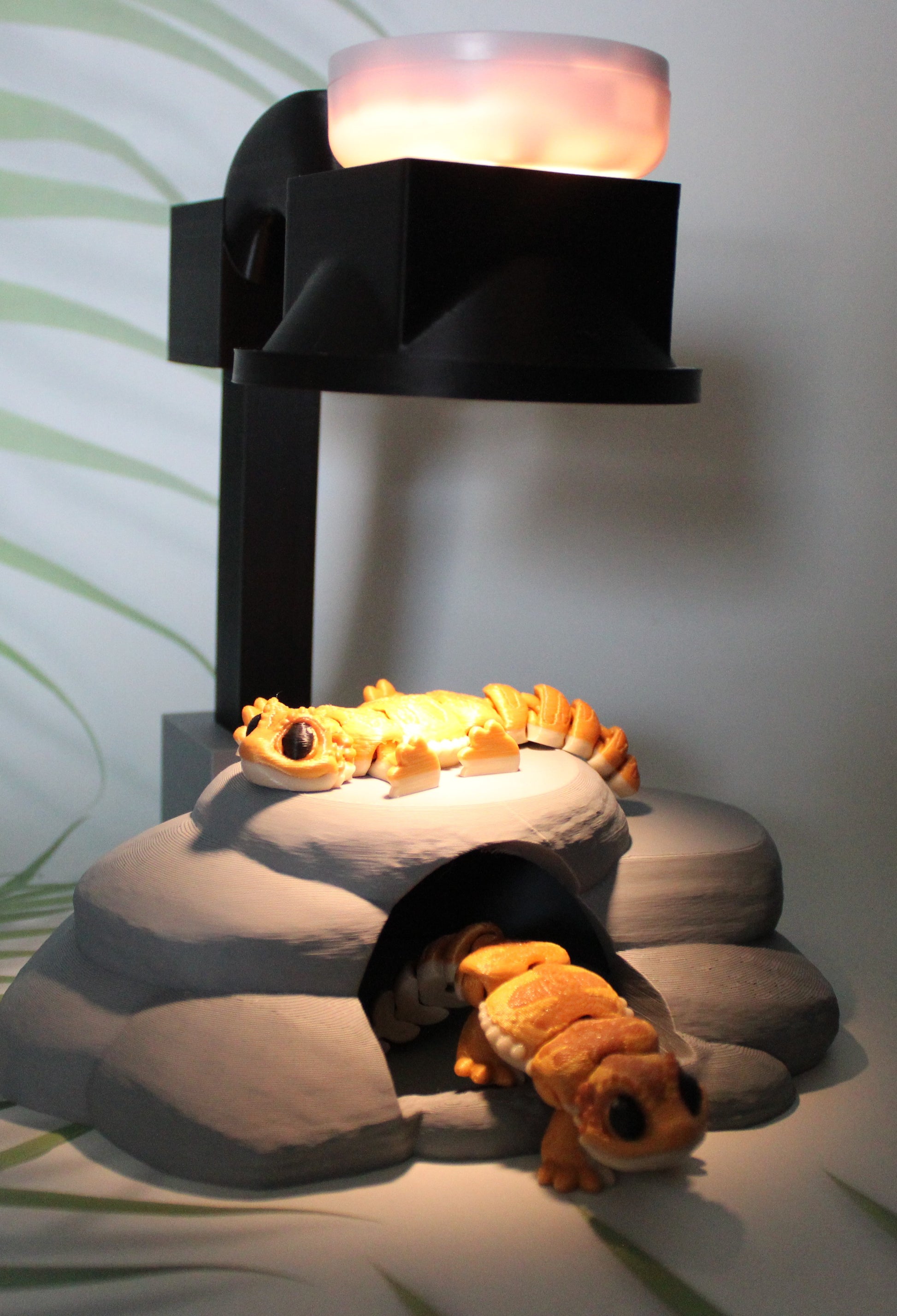 Bearded Dragon with Heat Rock  3D Printed Articulated Flexi Figurine-Includes 2 bearded dragons - Wonderland 3D Printing 
