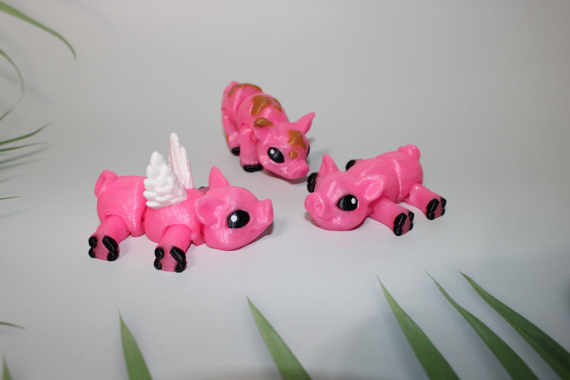 3 Pigs-1 Regular,1 Flying, and 1 Muddy: 3.75 inches Long-Full Color 3D Printed Articulated Fidget Toy - Wonderland 3D Printing 