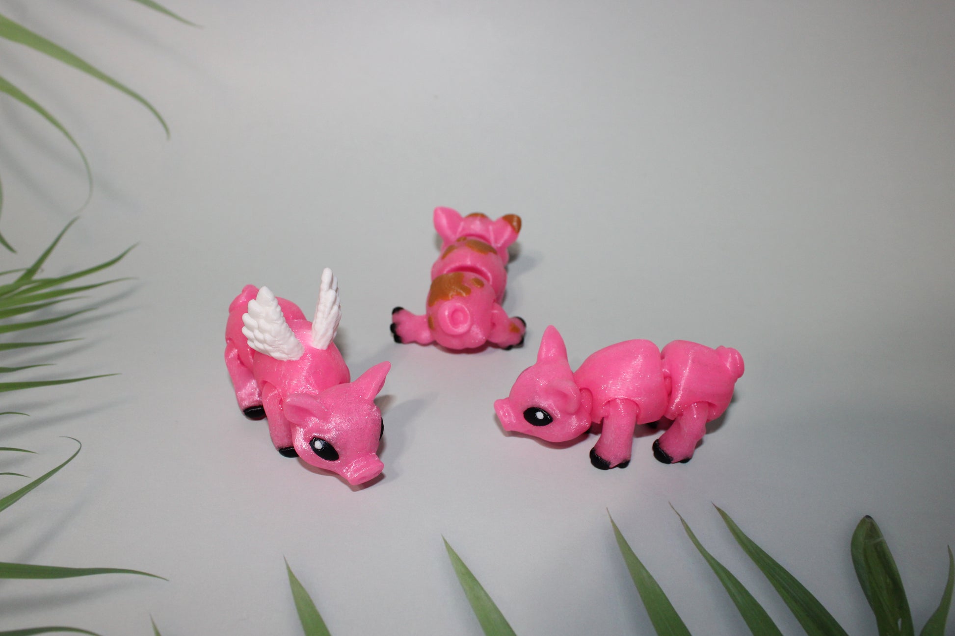 3 Pigs-1 Regular,1 Flying, and 1 Muddy: 3.75 inches Long-Full Color 3D Printed Articulated Fidget Toy - Wonderland 3D Printing 