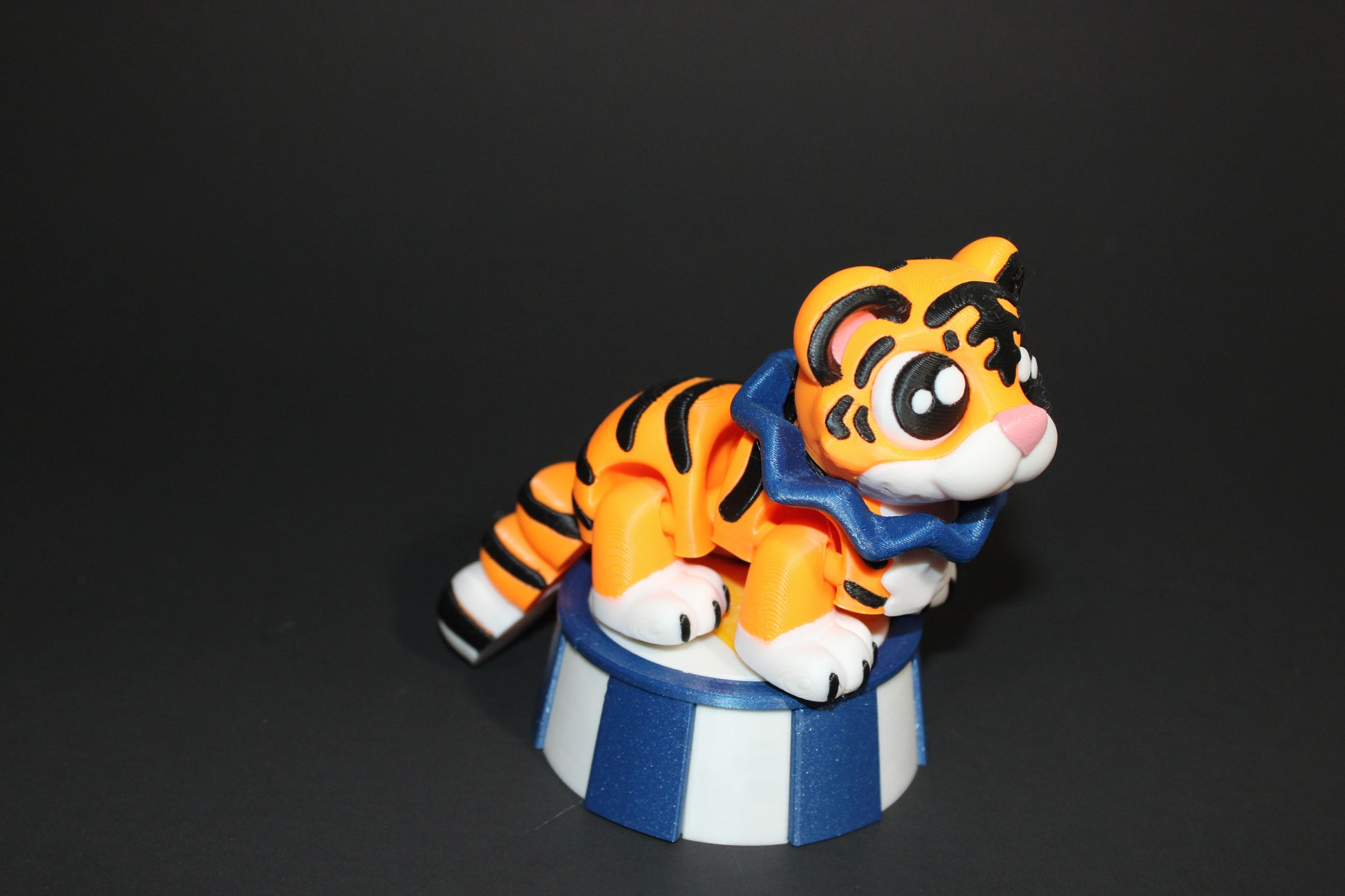 Flexi Circus Tiger 2.75 tall x 5 inches long with Prop Options: 3D Printed Fidget Toy - Wonderland 3D Printing 