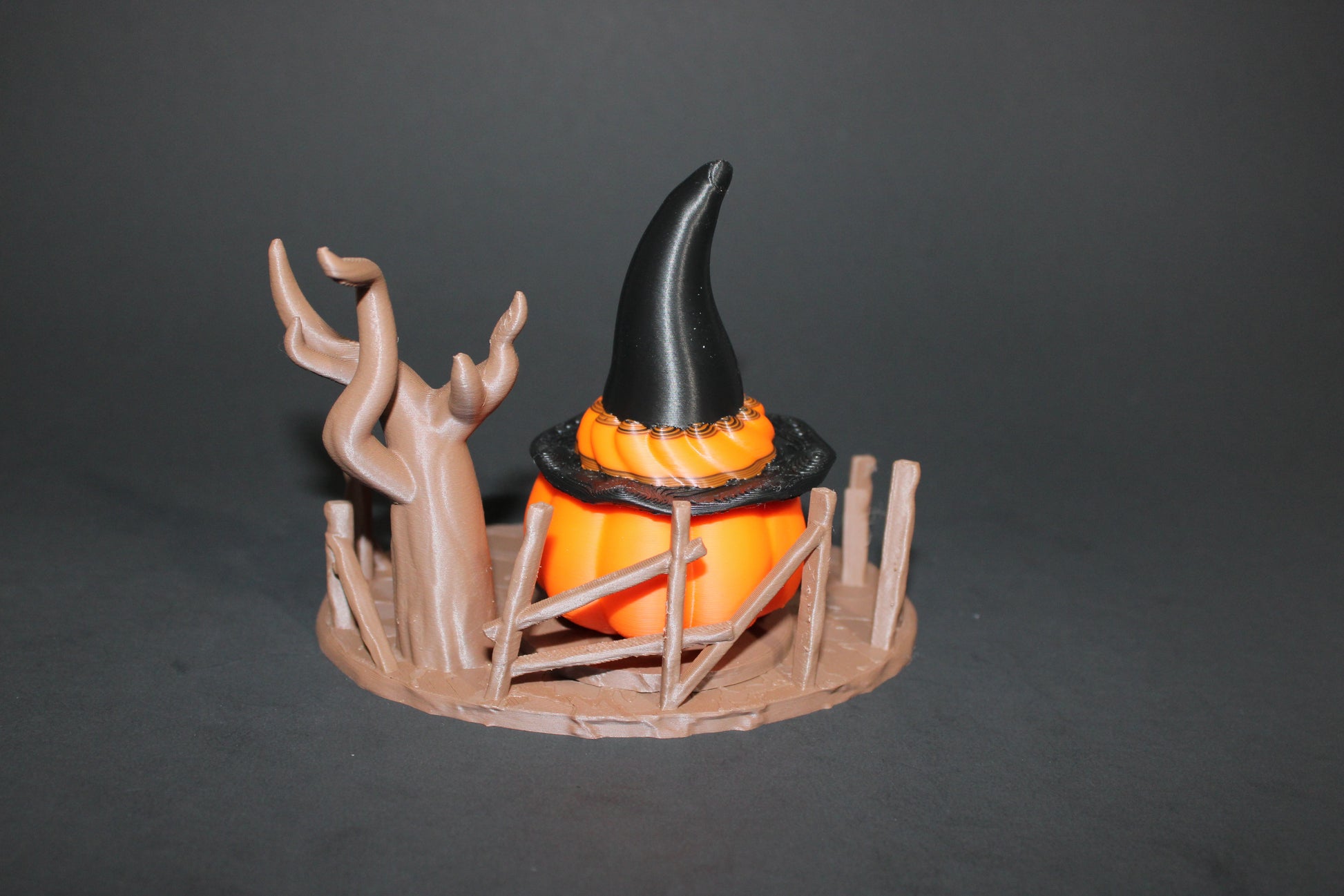 Pumpkin Hut Comes with 1 Mini Halloween themed-3.5 inches tall by 5 inches Wide-Full Color 3D Printed - Wonderland 3D Printing 