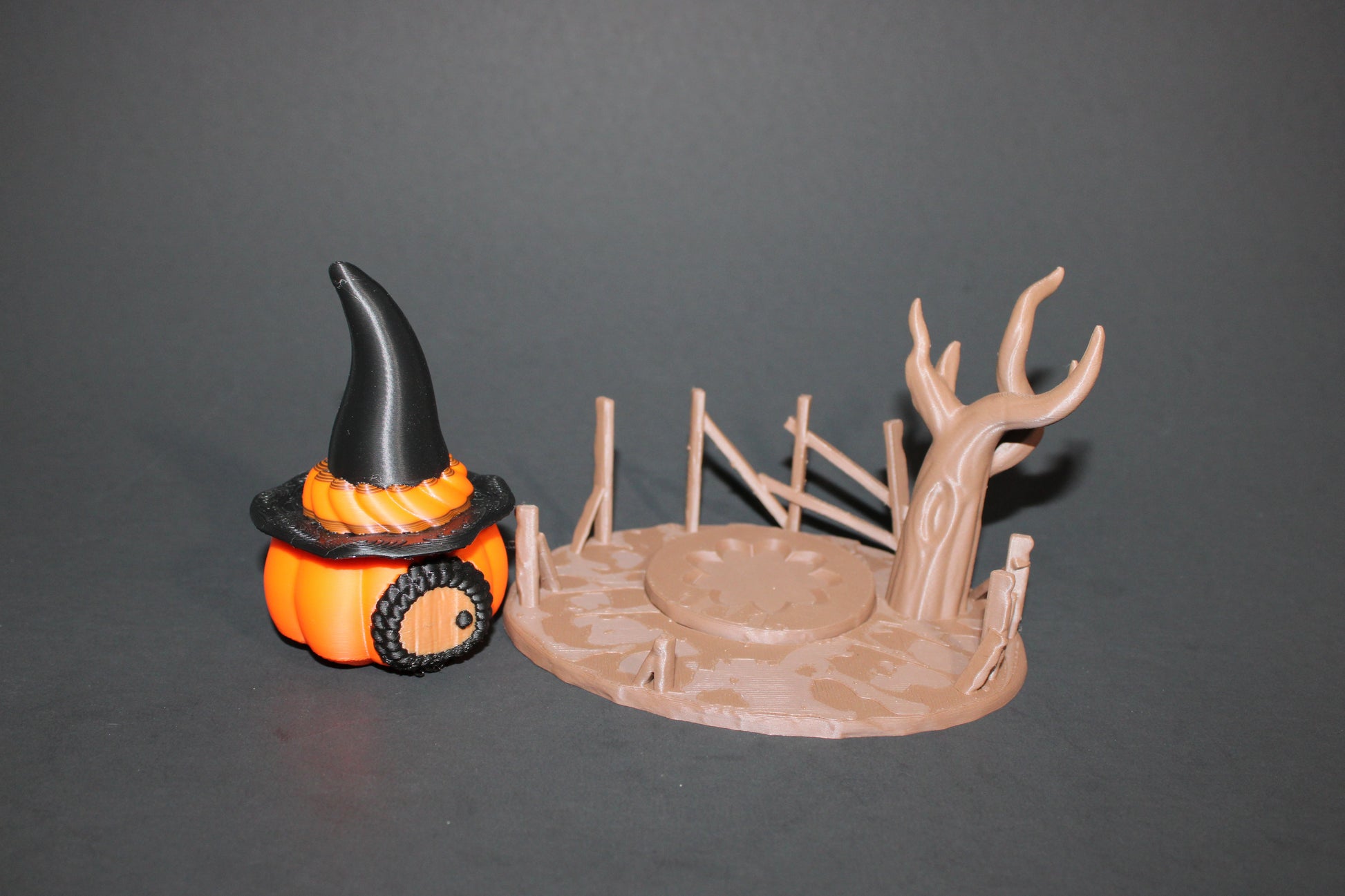 Pumpkin Hut Comes with 1 Mini Halloween themed-3.5 inches tall by 5 inches Wide-Full Color 3D Printed - Wonderland 3D Printing 