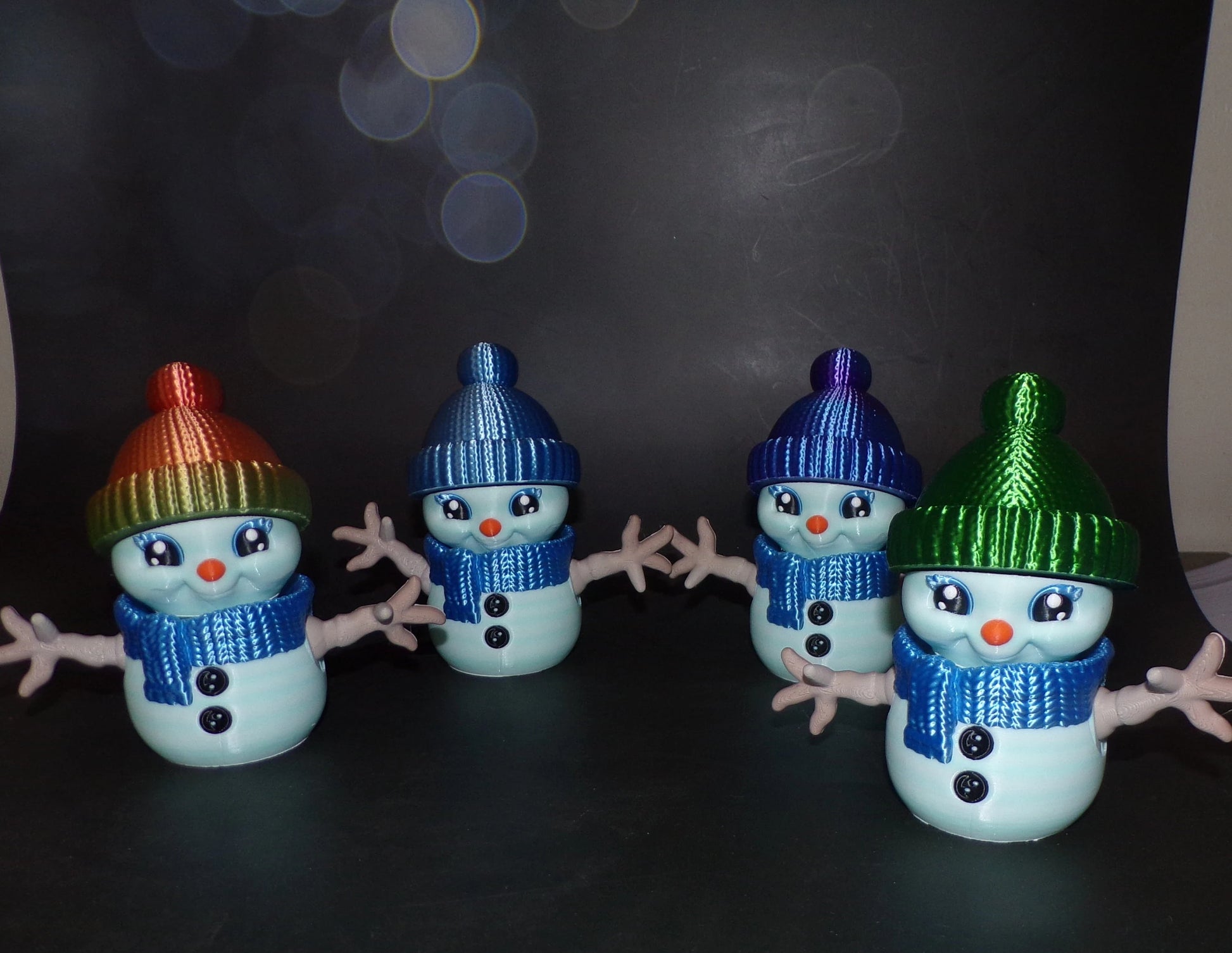 Snowman with interchange hats (comes with a Santa hat and a Knitted hat) - Wonderland 3D Printing 