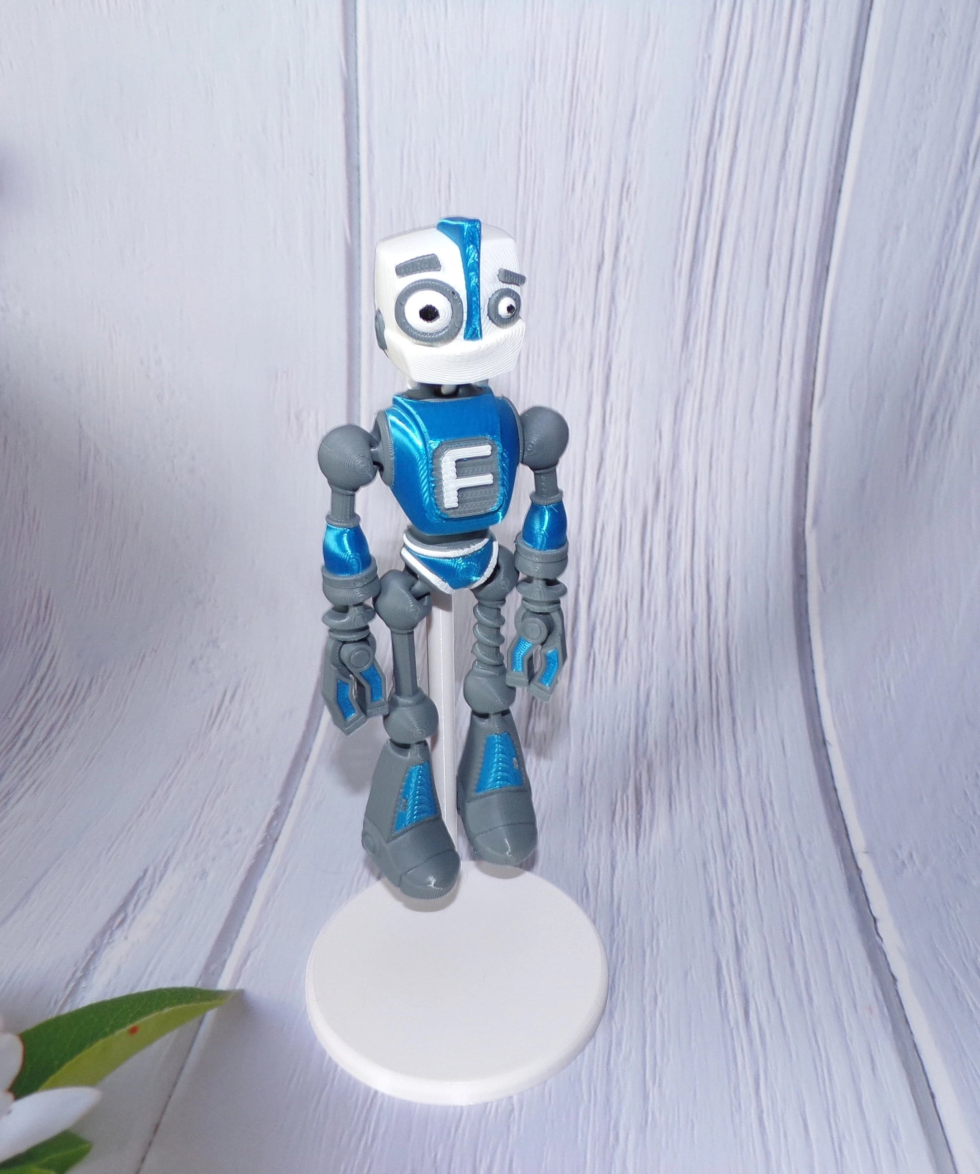 Robot: 3d Printed Articulated Robot with Custom Stand - Wonderland 3D Printing 