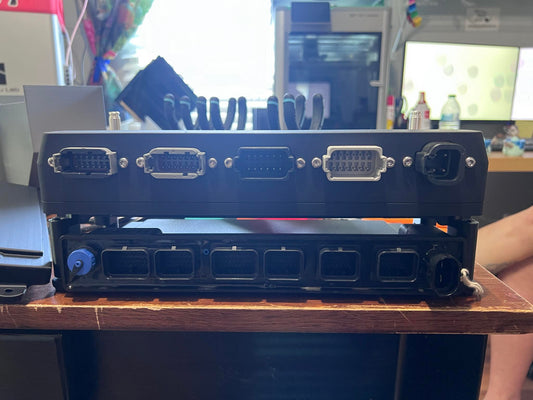 PDM 28 to Holley Dominator Piggyback bracket - Wonderland 3D Printing 